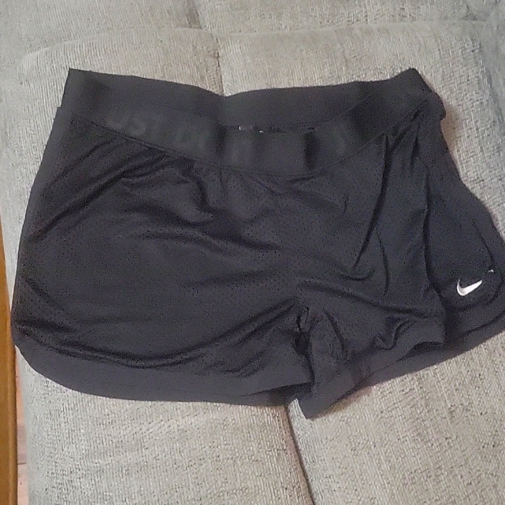 Nike mesh shorts size large